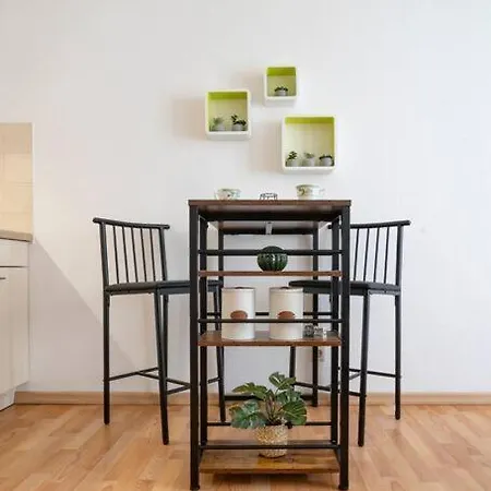 Two In One Building-schlachte Apartman